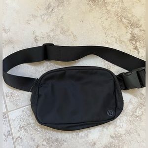 Lululemon Everywhere Belt Bag
